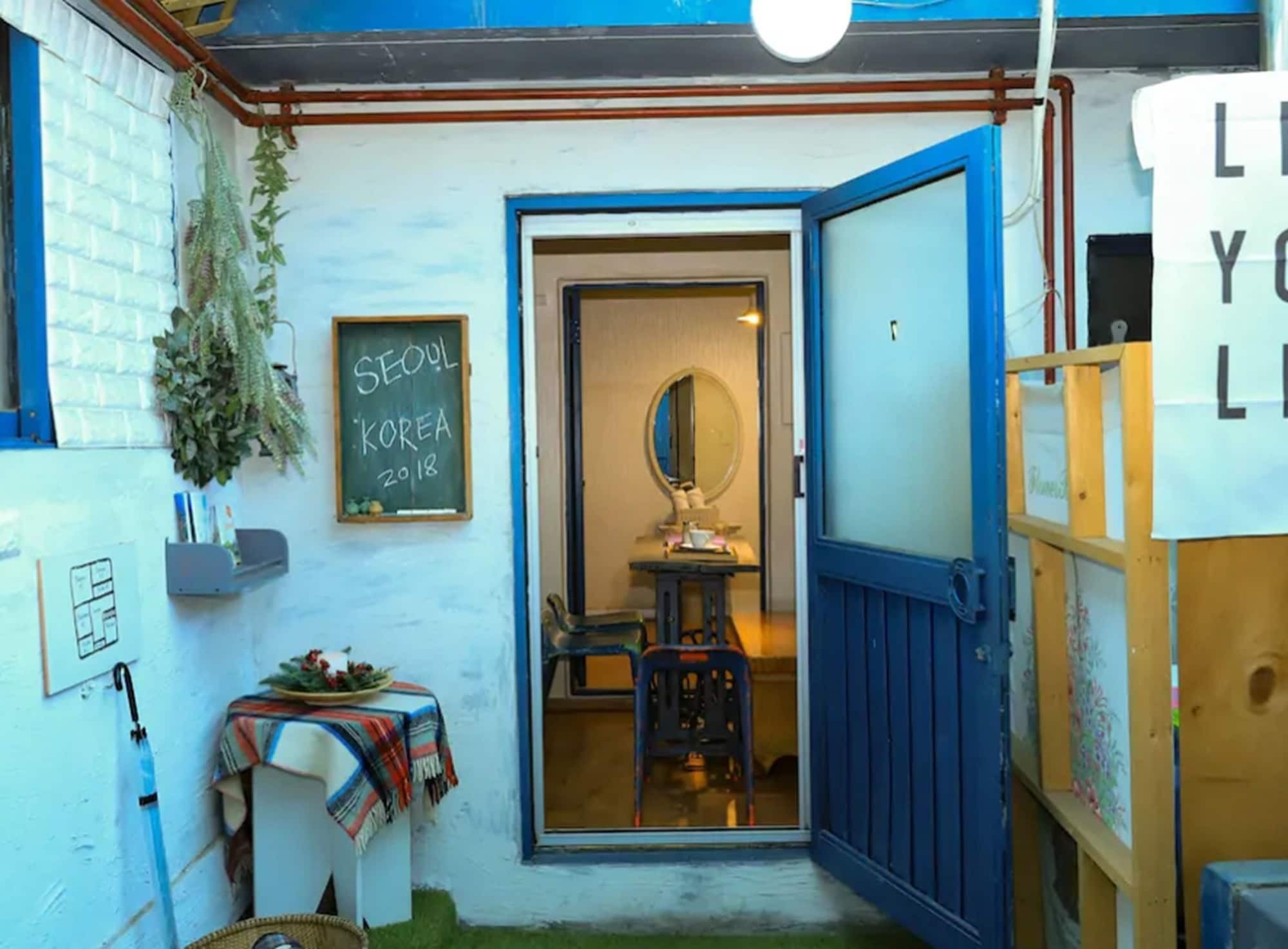 Janice's Traditional House Apartment